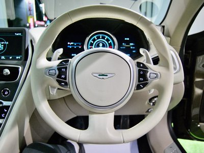 صورة 22 لـ 2017 Aston Martin DB11