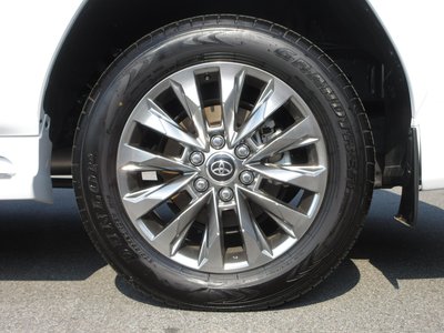 2025 Toyota LAND CRUISER 300 thumbnail 37