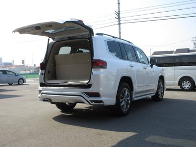 2025 Toyota LAND CRUISER 300 thumbnail 17