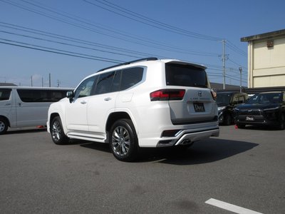 2025 Toyota LAND CRUISER 300 photo 12