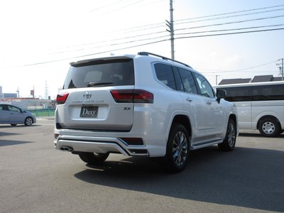 2025 Toyota LAND CRUISER 300 thumbnail 18