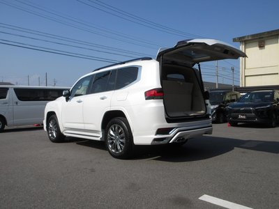 2025 Toyota LAND CRUISER 300 photo 5