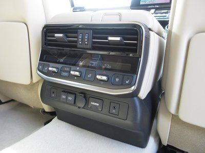 2025 Toyota LAND CRUISER 300 thumbnail 63