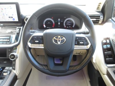 2025 Toyota LAND CRUISER 300 thumbnail 41