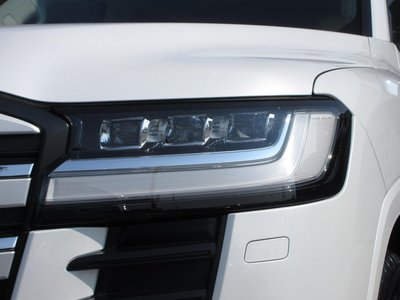 2025 Toyota LAND CRUISER 300 thumbnail 25