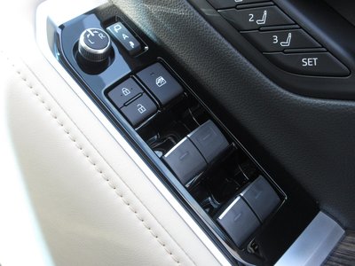 2025 Toyota LAND CRUISER 300 thumbnail 53
