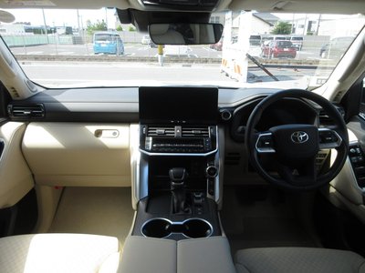 2025 Toyota LAND CRUISER 300 photo 6