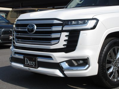 2025 Toyota LAND CRUISER 300 photo 9