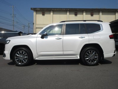 2025 Toyota LAND CRUISER 300 photo 11