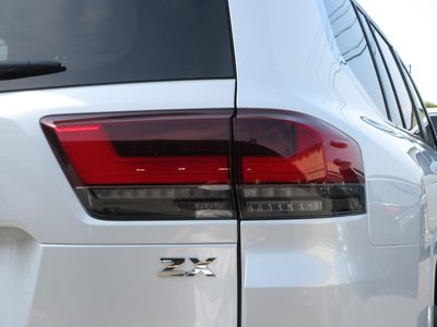 2025 Toyota LAND CRUISER 300 thumbnail 29