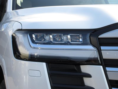 2025 Toyota LAND CRUISER 300 thumbnail 24
