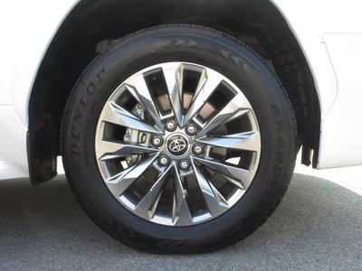 2025 Toyota LAND CRUISER 300 thumbnail 39