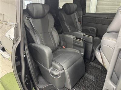 2025 Toyota ALPHARD photo 7