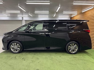 2025 Toyota ALPHARD photo 40