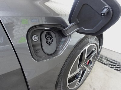 2023 AUDI E-TRON GT QUATTRO thumbnail 32