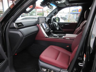 2024 Lexus LX thumbnail 37