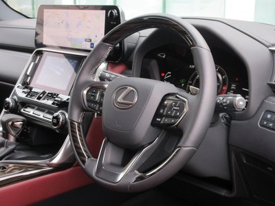 2024 Lexus LX thumbnail 40