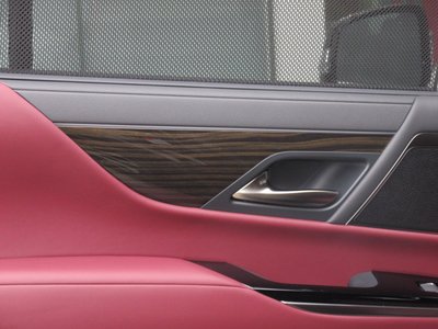 2024 Lexus LX thumbnail 32