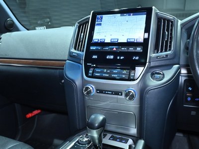2017 Toyota LAND CRUISER 200 — фото 15