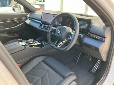 صورة مصغرة 31 لـ 2025 BMW 5 SERIES TOURING
