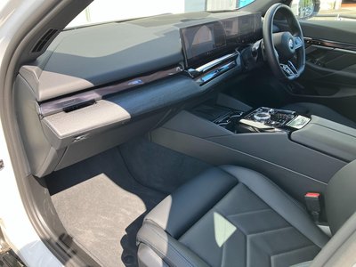 صورة مصغرة 36 لـ 2025 BMW 5 SERIES TOURING