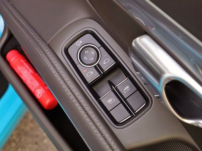 صورة مصغرة 106 لـ 2018 Porsche 911