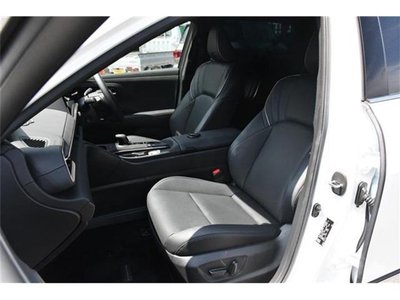 صورة 19 لـ 2023 Toyota CROWN CROSSOVER
