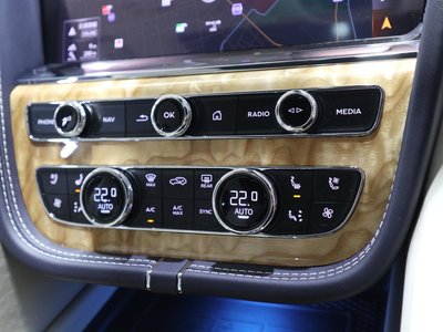 2023 Bentley BENTAYGA thumbnail 26