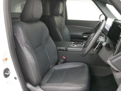2024 Lexus LM photo 8