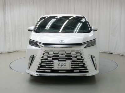 2024 Lexus LM photo 2