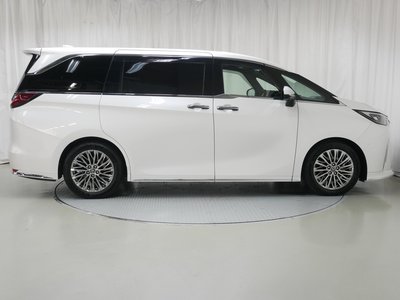 2024 Lexus LM photo 5