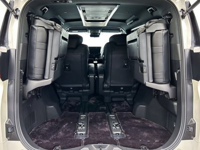 صورة 18 لـ 2025 Toyota ALPHARD