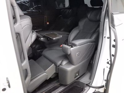 صورة 18 لـ 2025 Toyota ALPHARD