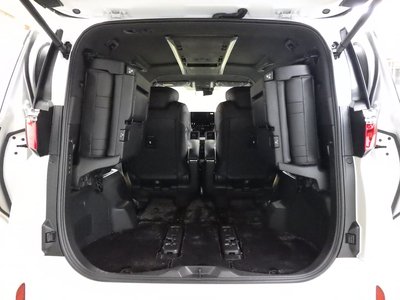 صورة 21 لـ 2025 Toyota ALPHARD