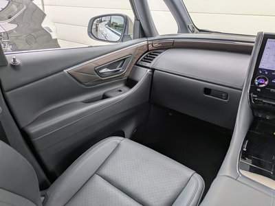 صورة 60 لـ 2024 Toyota ALPHARD