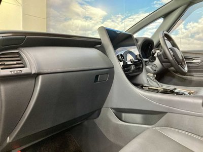 صورة 68 لـ 2023 Toyota ALPHARD