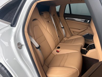 2019 Porsche PANAMERA photo 14
