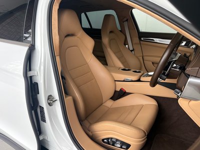 2019 Porsche PANAMERA photo 13