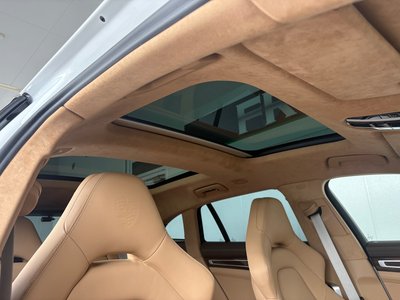 2019 Porsche PANAMERA photo 16
