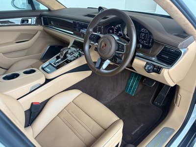 2019 Porsche PANAMERA photo 7