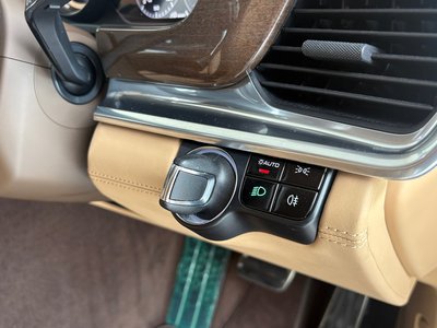 2019 Porsche PANAMERA thumbnail 22
