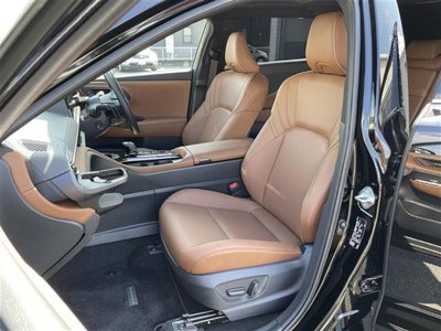 صورة 36 لـ 2025 Toyota CROWN ESTATE