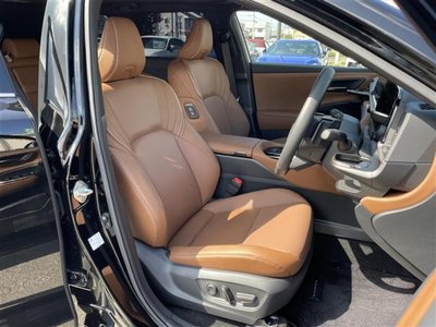صورة 16 لـ 2025 Toyota CROWN ESTATE