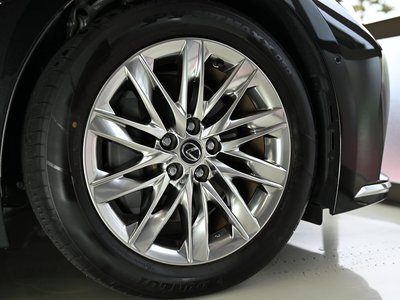 2023 Lexus LS — миниатюра 37