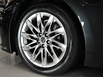 2023 Lexus LS — миниатюра 31