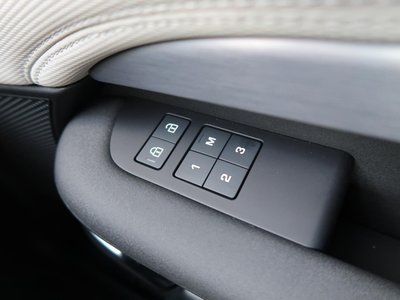2026 LAND Rover DISCOVERY photo 13