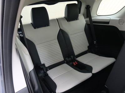 2026 LAND Rover DISCOVERY photo 5