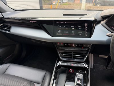 صورة 16 لـ 2022 AUDI E-TRON GT QUATTRO