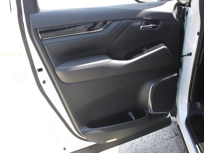 صورة 57 لـ 2023 Toyota ALPHARD