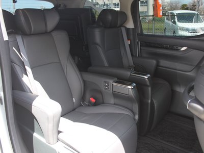 صورة 64 لـ 2023 Toyota ALPHARD